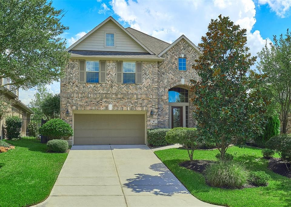 1st image of 10 Woodmoor Pl