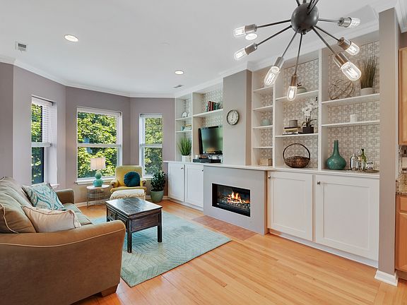 2nd image of 1455 W Cuyler Ave #1W