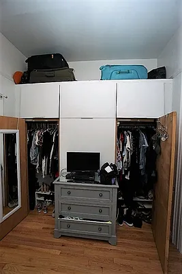 Rented by Universal Realty Group | media 7