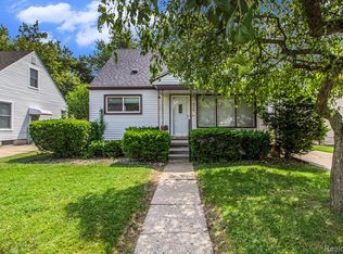 6950 Harrison St, Garden City, MI 48135