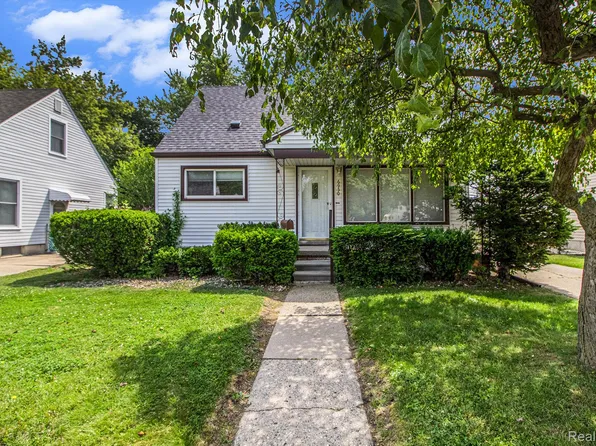 6950 Harrison St, Garden City, MI 48135