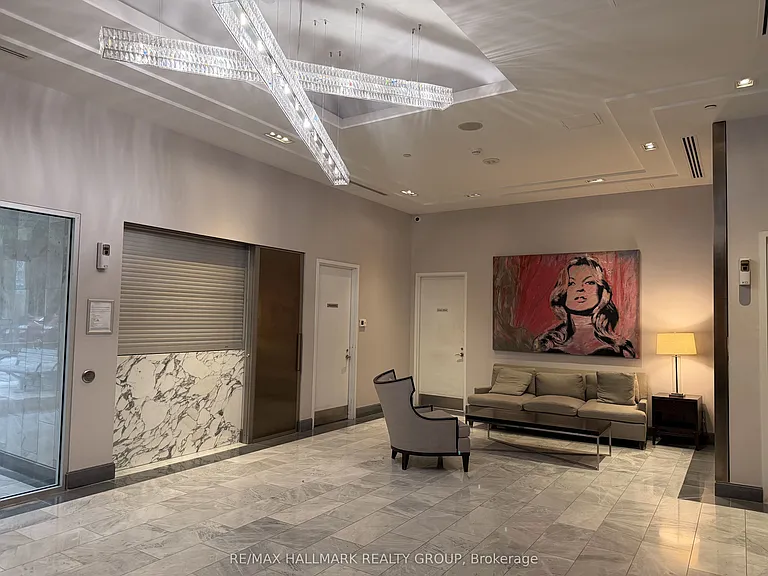 300 Lisgar St #503 — Photo 4