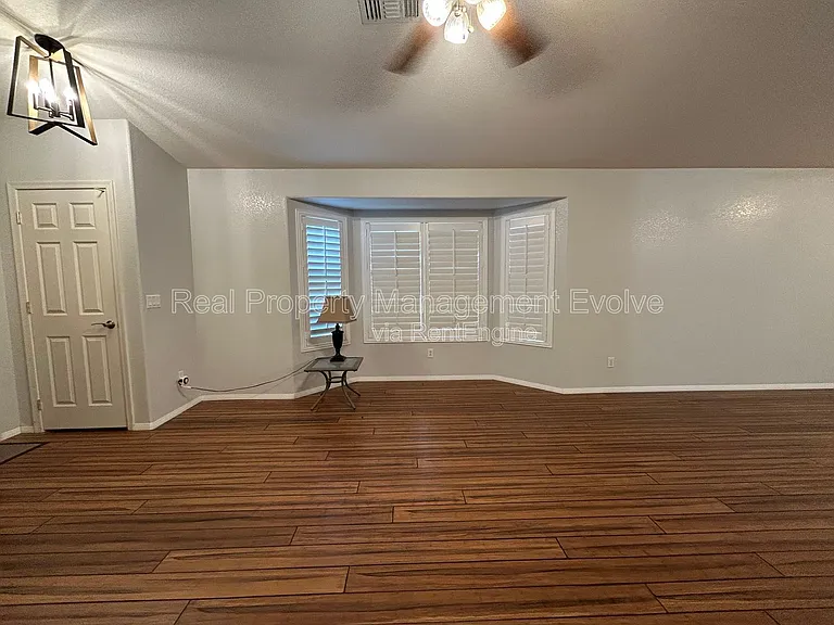 16036 N 11th Ave #1019 — Photo 5