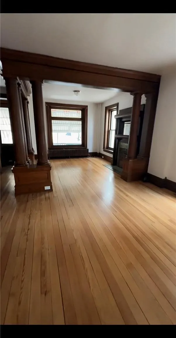 5 bed, 2.0 bath, 2850 sqft, $3,000 — Photo 2