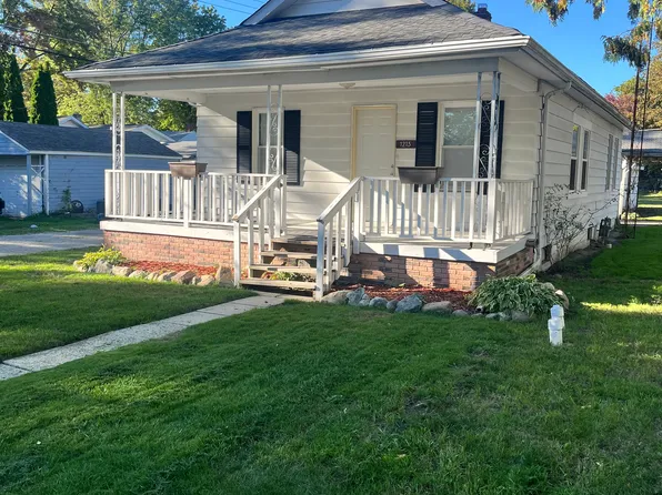 1215 Maywood St, Marysville, MI 48040