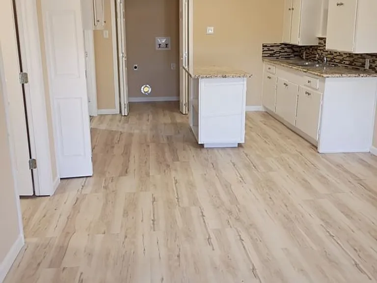 2820 Moore Ave — Photo 2