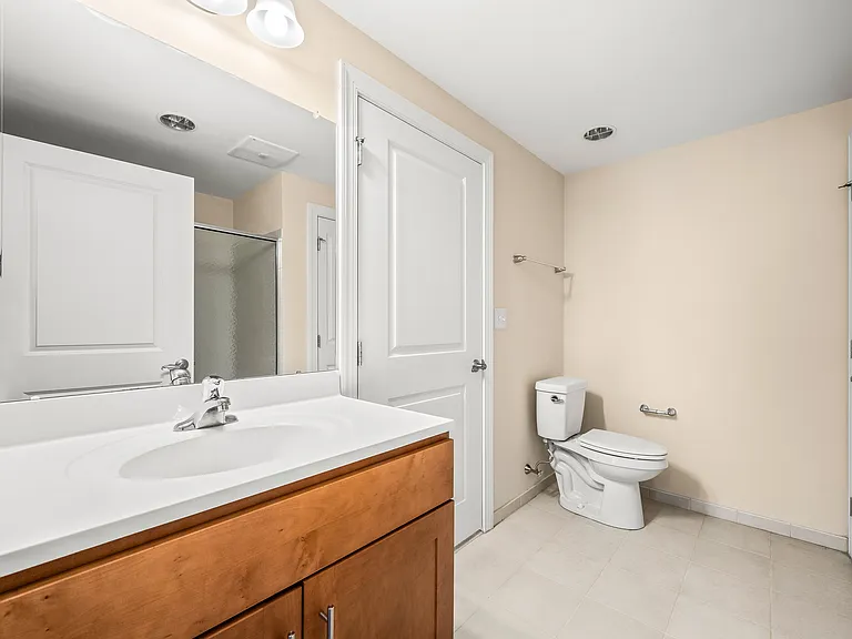 Corner Park Apartments — Photo 9