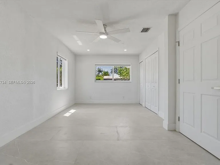 266 SW 6th St — Photo 12
