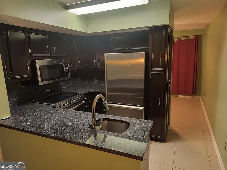 105 Governors Dr — Photo 9