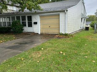 555 S Lyon Ave, Marshall, MO 65340