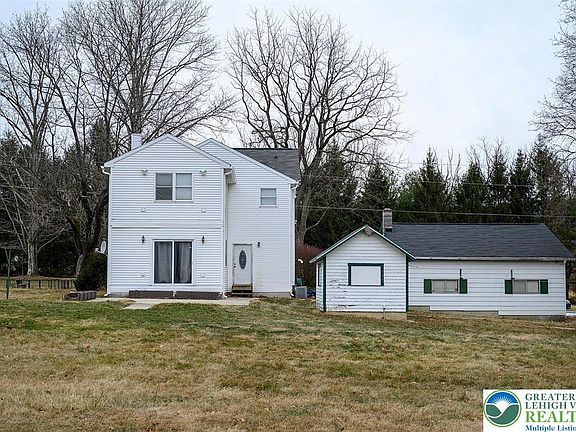 3rd image of 3831 Peach Dr