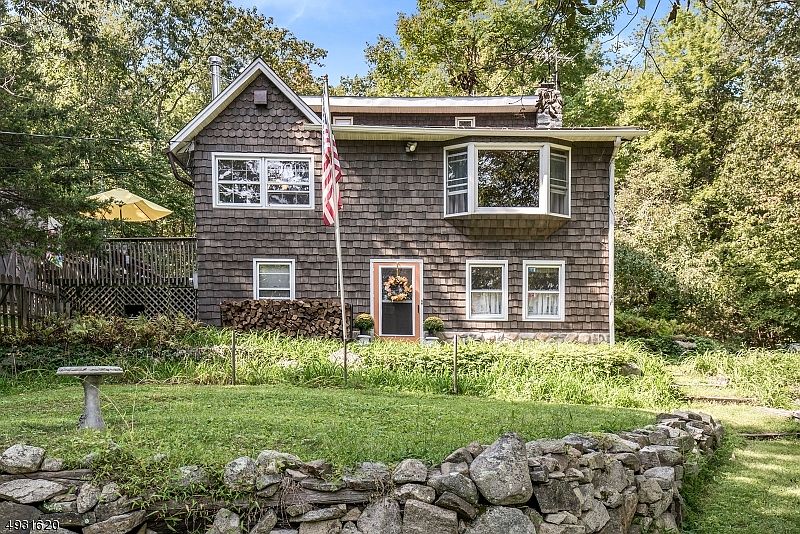 1st image of 2091 Lakeside Dr W