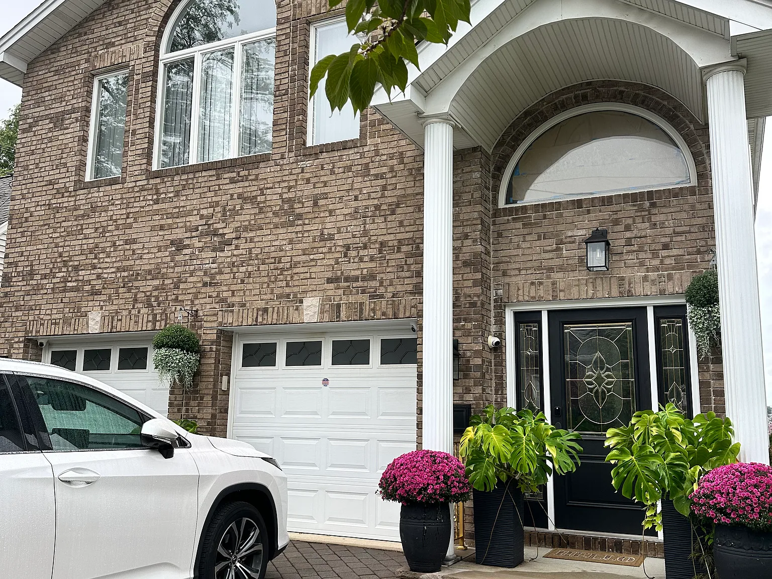 2 bed, 2396 sqft, $2,200 — Photo 1