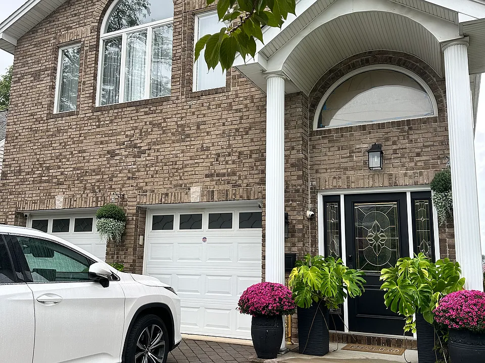 135 Riverview Ave