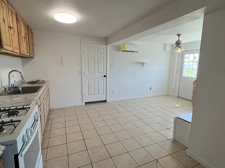 2112 Victory Ave #2 — Photo 2