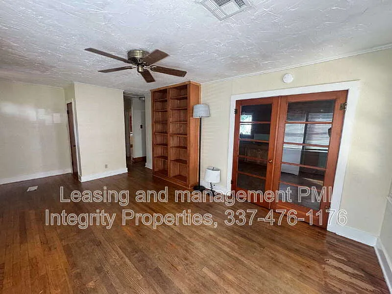 2 bed, 1.0 bath, 1300 sqft, $1,350 — Photo 3