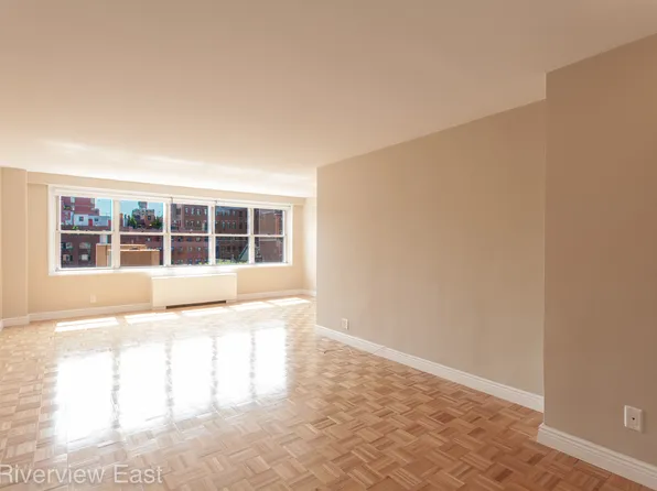 251 East 32nd Street image 3 of 10