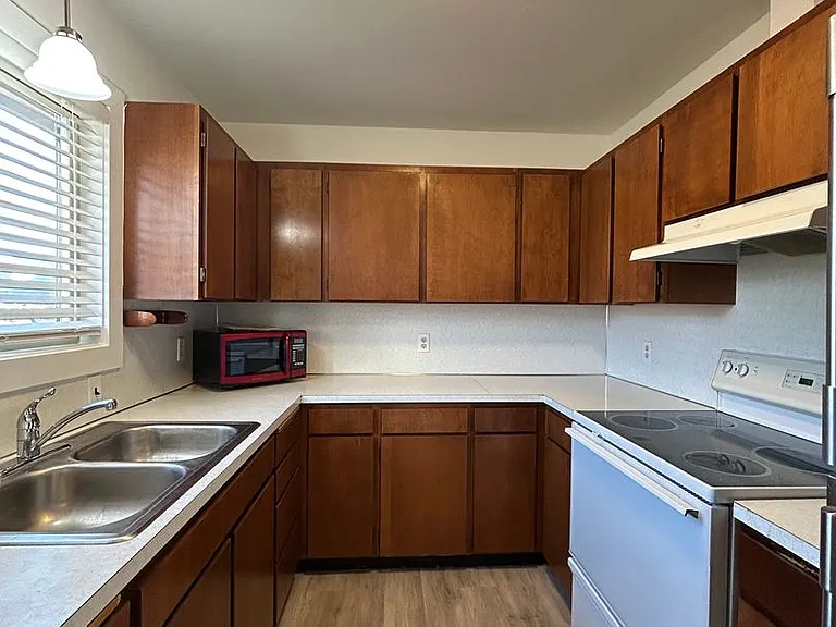 407 S Walnut St — Photo 8