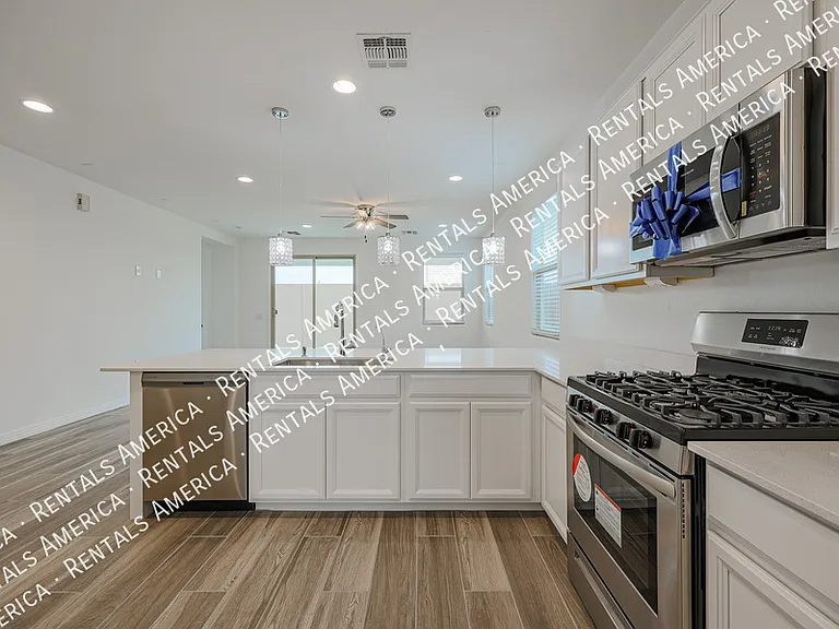 5938 N 90th Dr — Photo 8