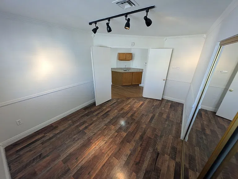 8432 Airmont Ct — Photo 10