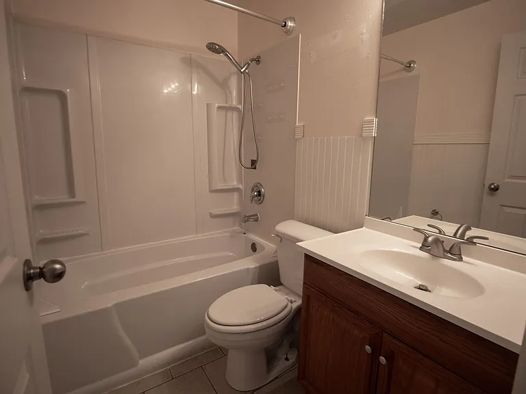 1718 E Broadway — Photo 15