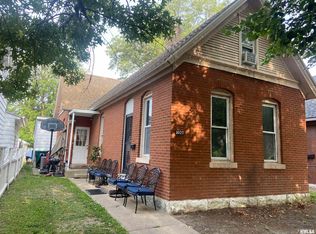 1027 N 11th St, Quincy, IL 62301