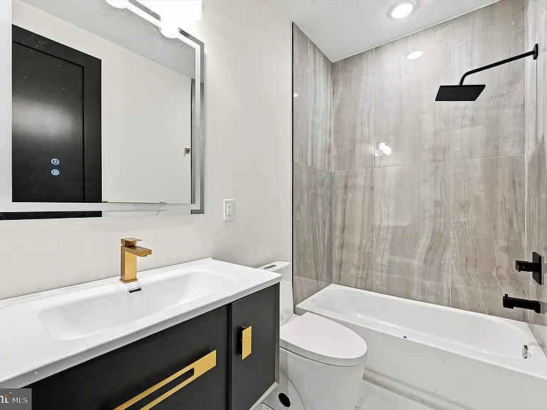 260 S 18th St #1 — Photo 14