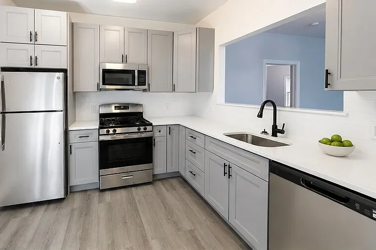 2 bed, 1300 sqft, $3,200 — Photo 2