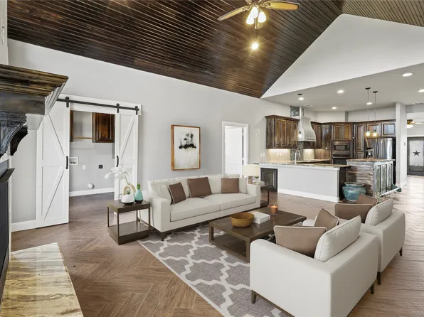 268 Quail Chase Dr, Decatur, TX 76234