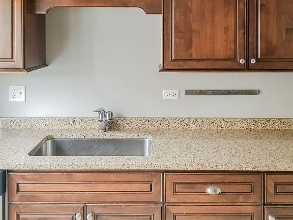 4th image of 4820 N Paulina St #4838-1E