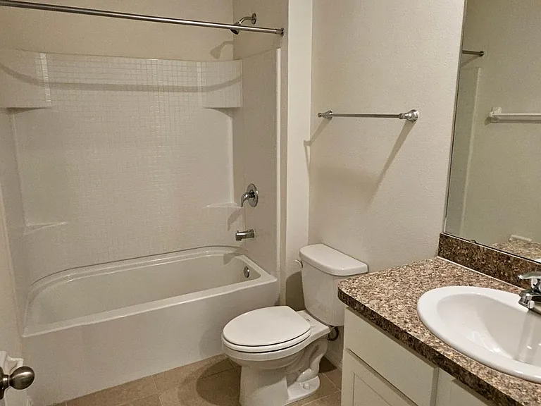 2836 Greenleaf Ter — Photo 11