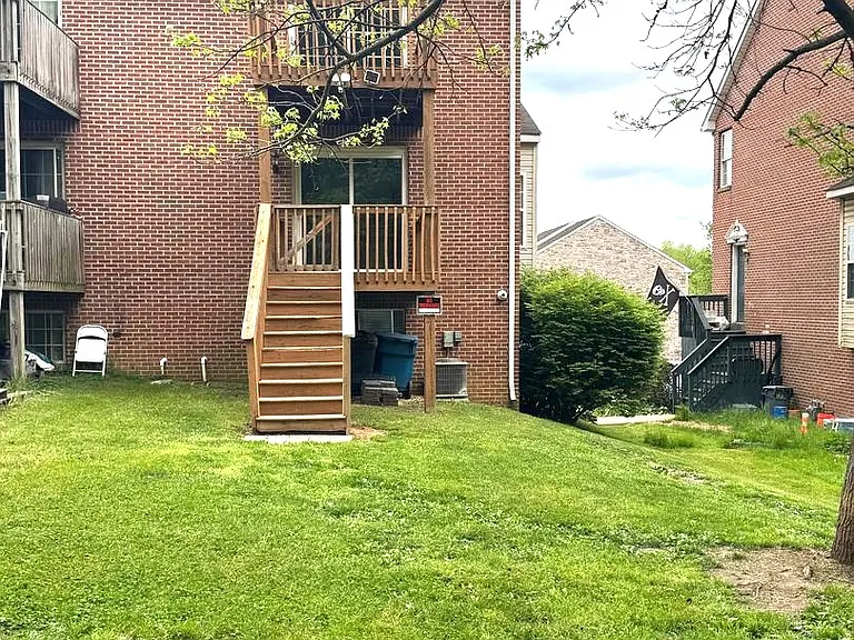 240 Mike Dr — Photo 3