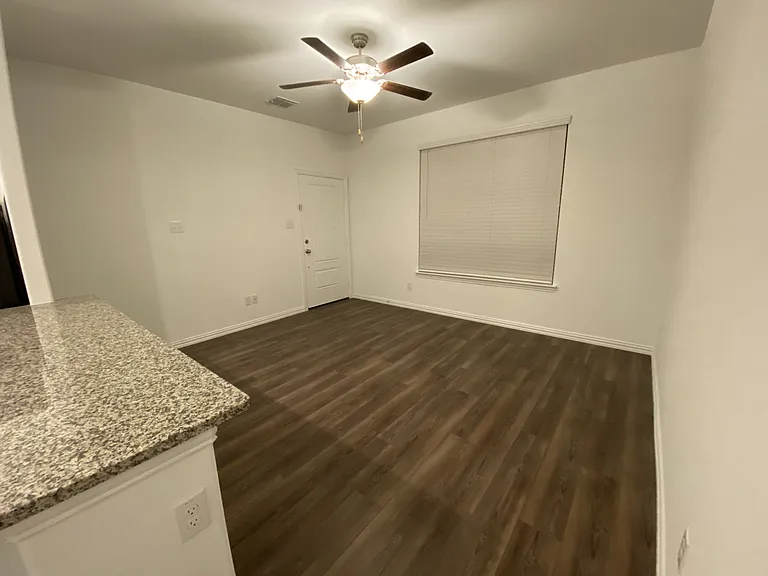 1022 Rosewood St — Photo 2