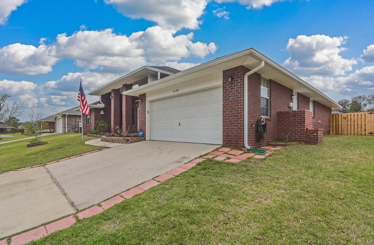 2197 Hagood Loop — Photo 3