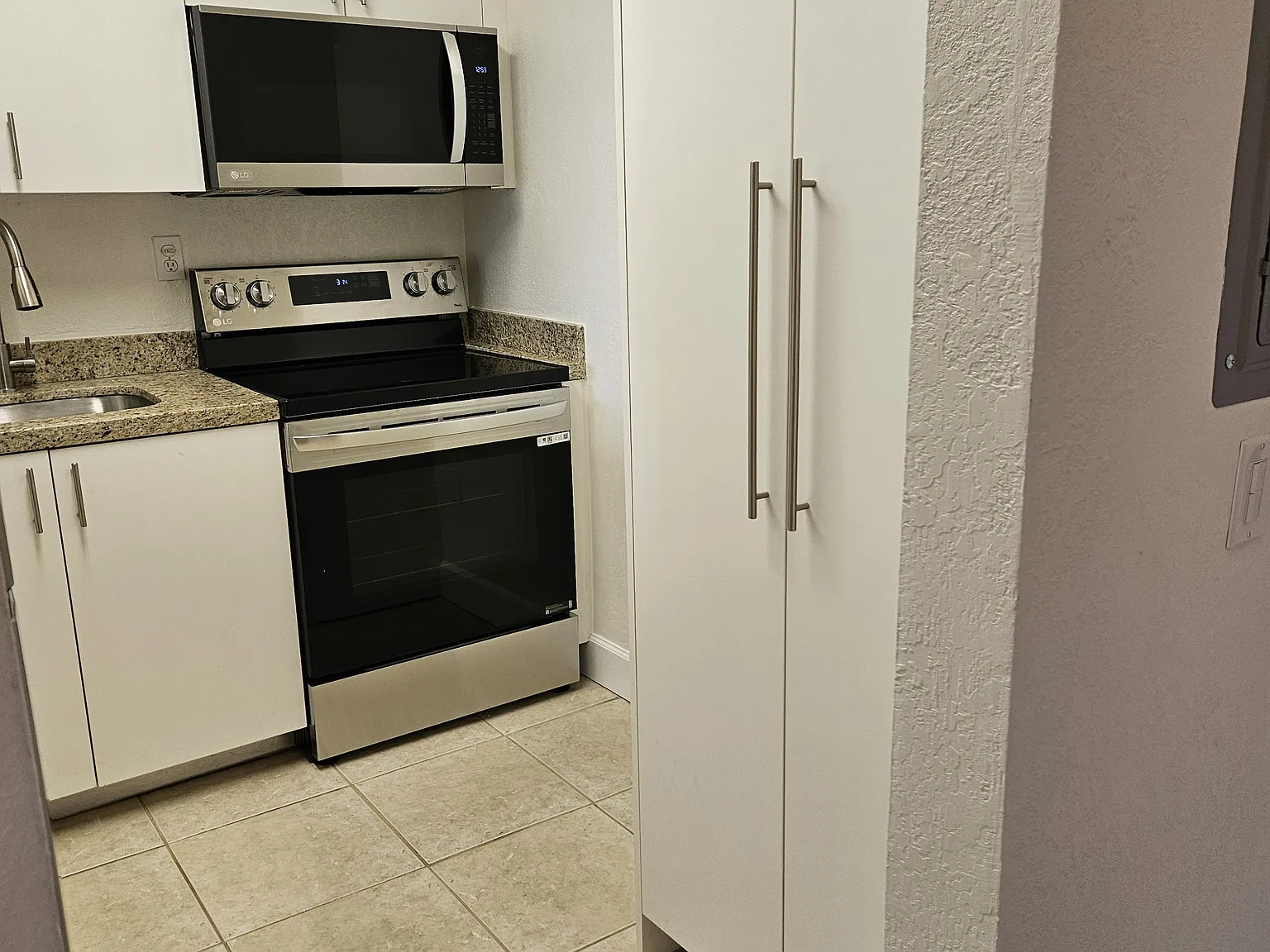 1 bed, 850 sqft, $1,800 — Photo 2