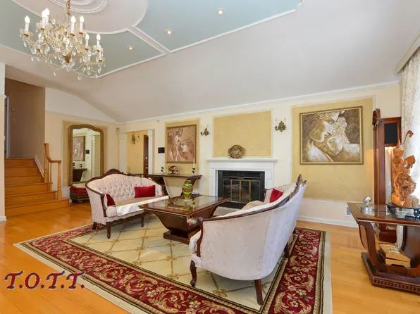 362 Mayfair Drive South image 3 of 7