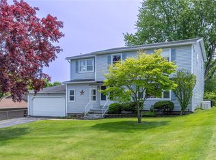 28 Fallingwood Ter, Rochester, NY 14612