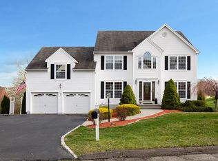 17 General Wooster Rd, Derby, CT 06418