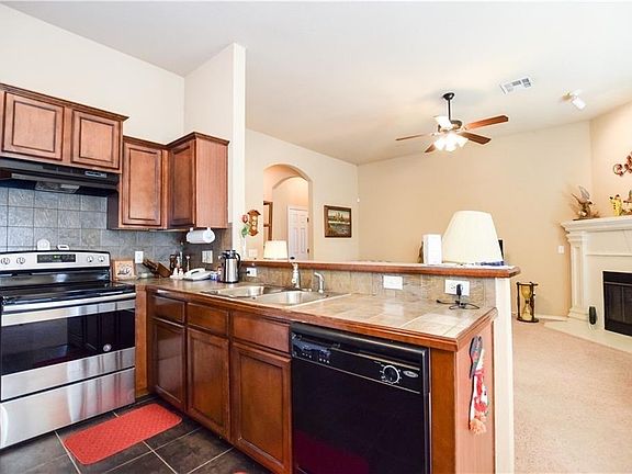 4th image of 908 Coyote Dr