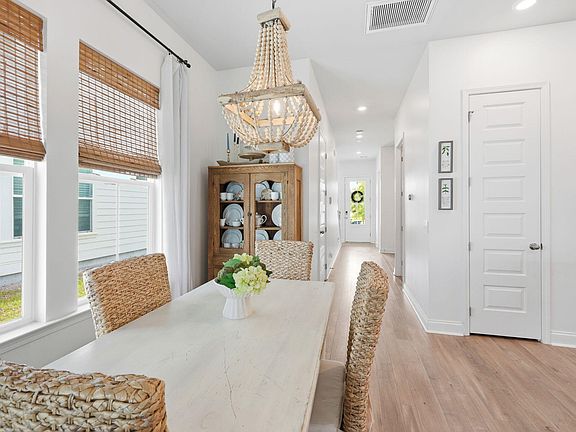 5th image of 505 N Commodore Way