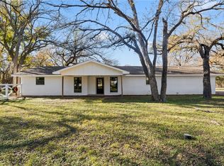 215 Curry Ln, China Spring, TX 76633