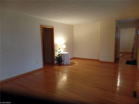 3rd image of 701 Circle Dr