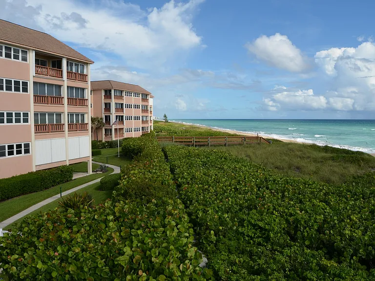 1550 NE Ocean Blvd #B102 — Photo 1