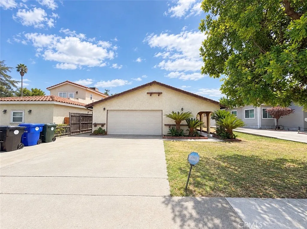 3 bed, 1456 sqft, $4,600 — Photo 2