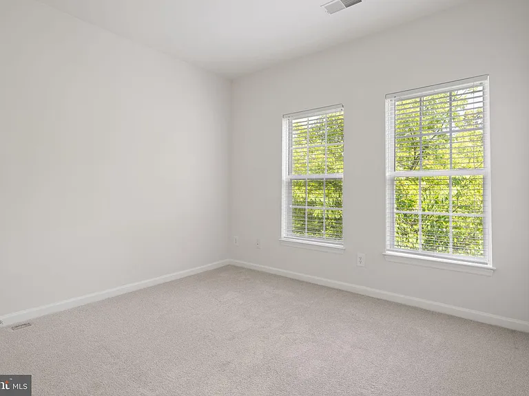 2225 Potomac Club Pkwy — Photo 23
