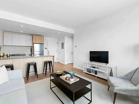 4th image of 160-14 Hillside Ave #400