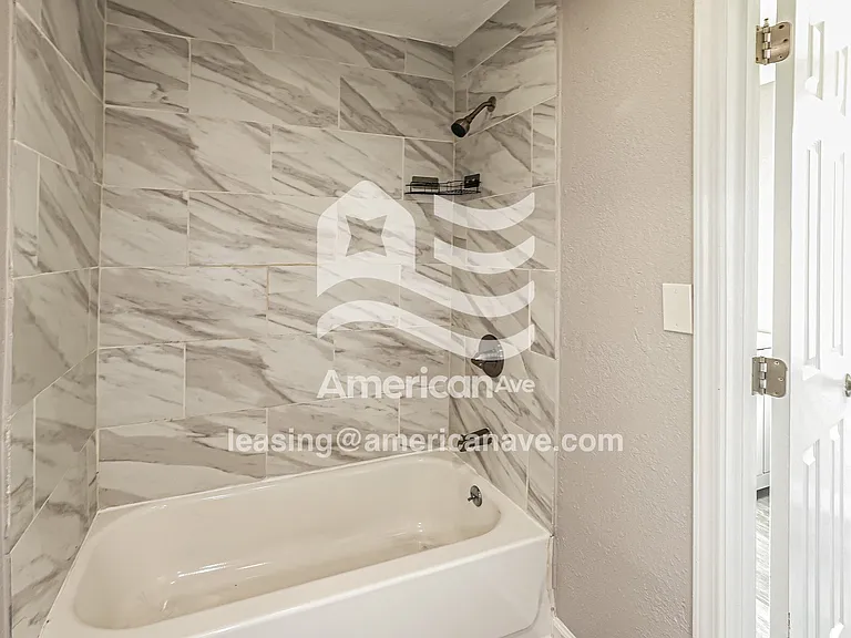422673_015_bathroom_14.jpg