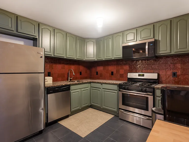 776 Putnam Ave #1 — Photo 5