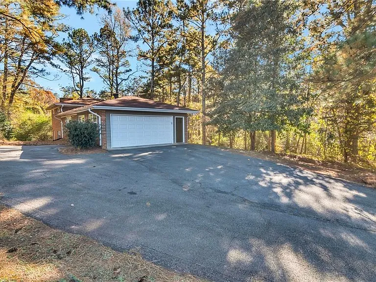 577 Kurtz Rd — Photo 23