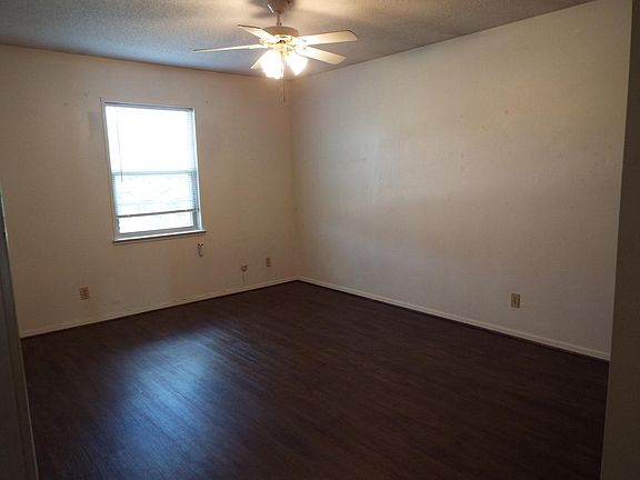 5th image of 103 W Trailmoor Dr APT 8